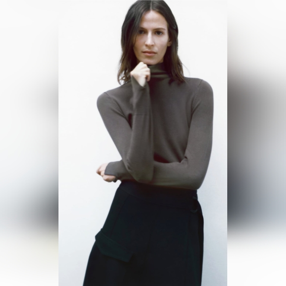 Zara knit Sweater - Picture 2 of 12